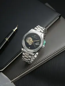 A trendy hollow steel band quartz watch, versatile for business and casual wear, a minimalist calendar-displayed commuter men's wristwatch, Stainless Steel Watch, Quartz Analog Watch