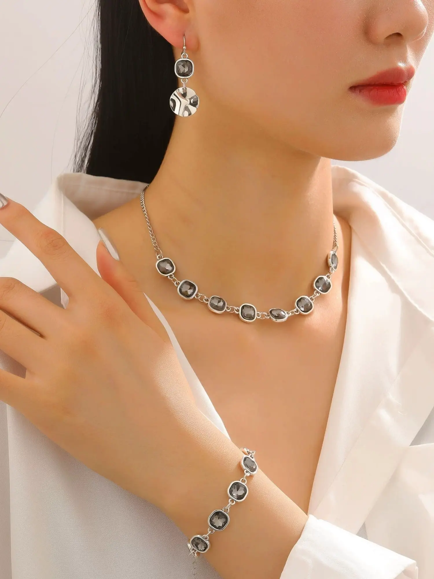 2/4/5 Pieces Of Women'S Fashionable Sweet And Cool Style Square Black Diamond Necklace Set, Simple Geometric Splicing Earrings, Bracelets And Necklaces, Exquisite And Elegant Retro Jewelry, Suitable For Brides, Proms, Parties
