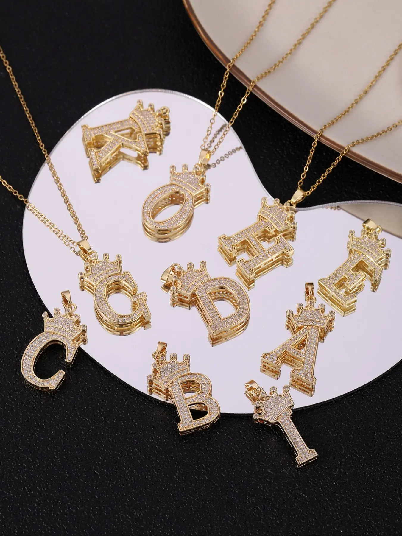 Fashion Trendy Casual Crown Design Rhinestone Inlaid Alphabet Pendant Necklace, Casual All-match Jewelry for Teens Gift, Hip Pop Classic Fashion Acces