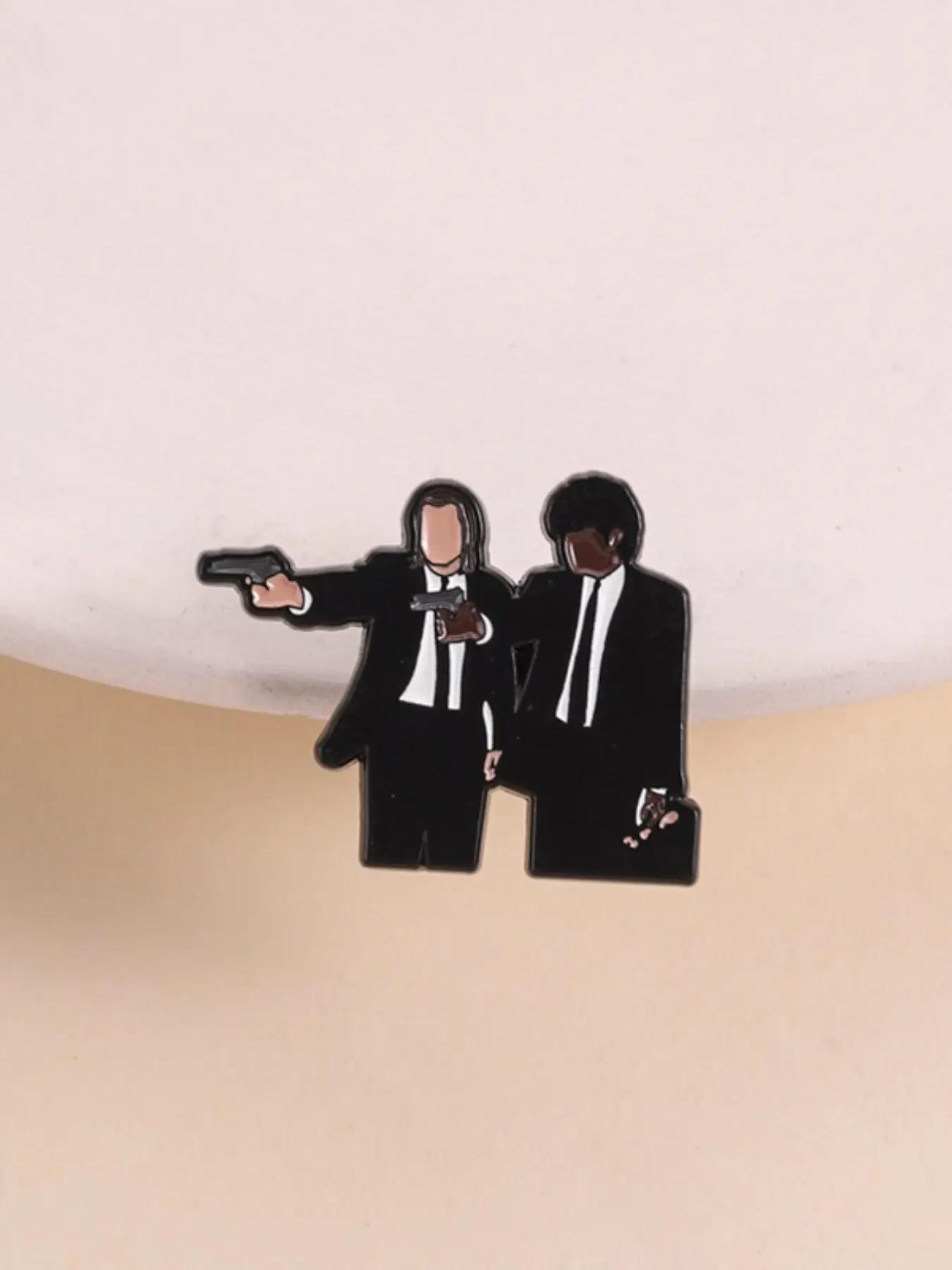 Vincent Jules Badge, Quentin Classic Movie Vintage Gangster Style, Long Hair Gun + Suit, Minimalist Comic Design, Men Accessories, Lapel Pins