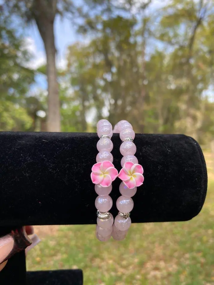 Pink Flower Beaded Bracelet 1pc - Includes 1 Pink Flower Design Accessory