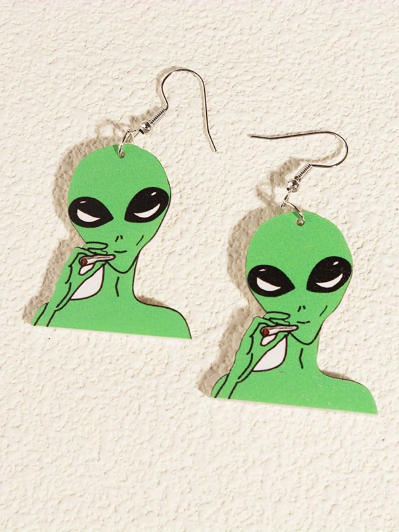 Alien Smoking Cartoon Acrylic Dangle Earrings Cute Hip Hop Jewelry Creative Personality Gift For Women Girls