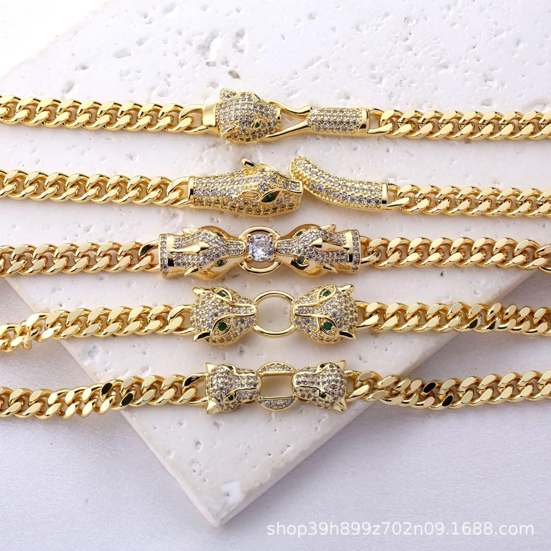 Unisex Iced Out Panther Cuban Link Bracelet - Gold-Plated Brass Alloy Hip Hop Bling Jewelry, 18cm Tarnish-Proof Leopard Head Bracelet for Men, Evening Fashion Gift for Holiday Parties Anniversary Birthday, Casual Daily Hip Hop Outfit Accessory