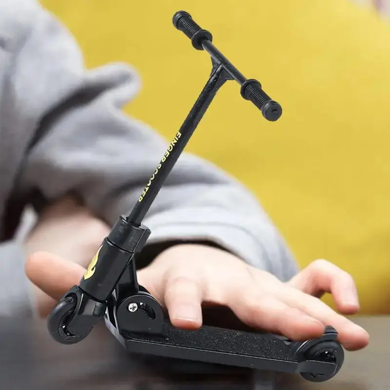 Kids Foldable T-Type Frame Finger Scooter with Brake - Educational Fingertip Movement Fingerboard Toy for Home Supplies Decor
