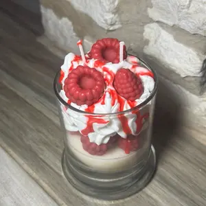 Raspberry vanilla candle