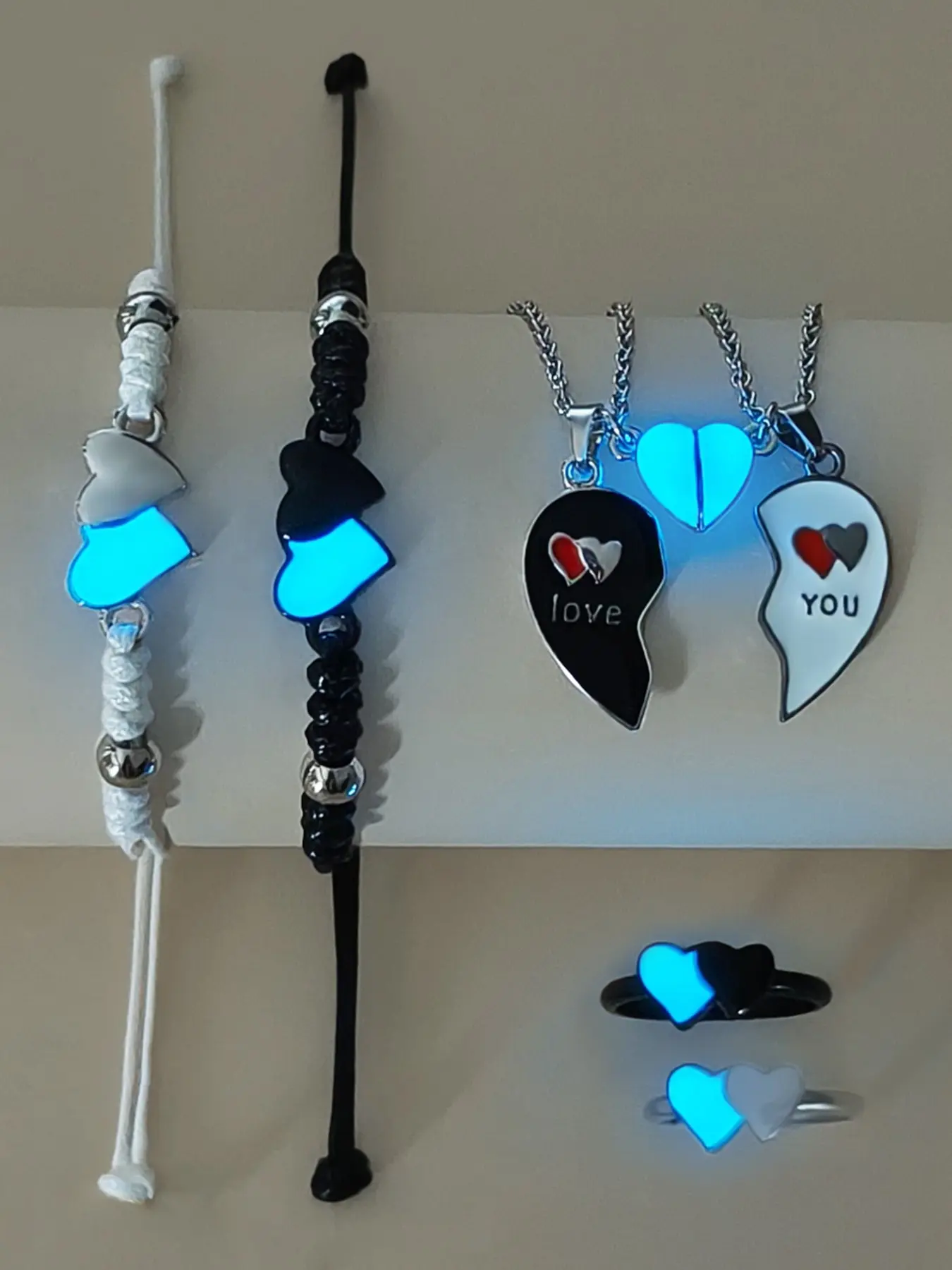6 Piece Glow-In-The-Dark Heart Necklace Bracelet Ring Set, Heart Shine Set, Trendy Jewelry Set, Cute Fashion Couples Jewelry Set for Valentine's Day, Women's Stylish Accessories