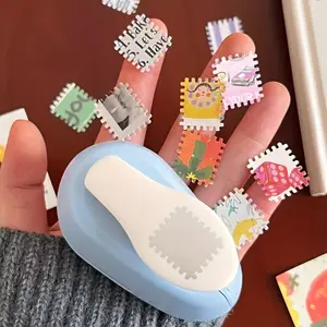 Paper Punch and Embossing Tool, Manual Floral Design Paper Hole Puncher, Durable Plastic for Scrapbooking, Diaries, Card Making, Photos, Multifunctional Stationery