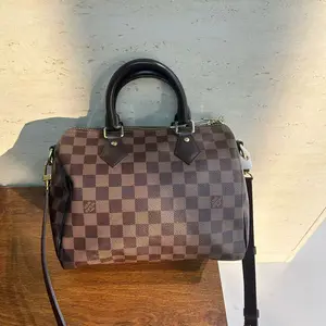 Pre-owned Louis Vuitton leather Shoulder Bags HZ1tk Speedy25