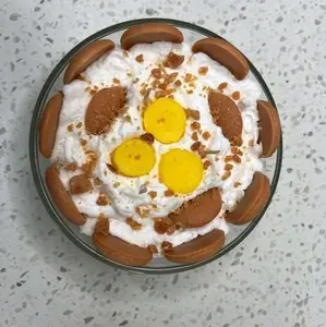 Banana Pudding Candle with Creamy Texture and Banana Slices for Aromatic Home Decor