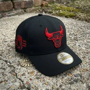 New Era NBA Chicago Bulls Premium Snapback – Flat Brim Baseball Hat with Raised Embroidered Bulls Logo, Adjustable Fit for Men Women, Urban Hip Hop Streetwear Fashion, Lightweight Durable Sportswear Look