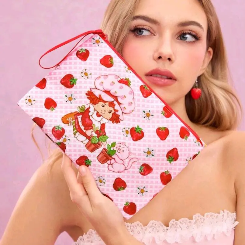 Strawberry Shortcake High-Capacity Make-Up Bag, Travel Beauty Bag with Makeup Organizer & Toiletries Storage, Fashionable Cute Cartoon Carrying Set Gift Idea