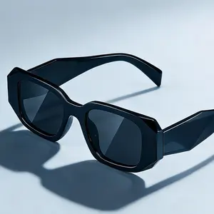 Trendy Retro Rectangle Sunglasses for Women & Men - Vintage 90’s Square Frame Shades - Stylish UV Protection for Every Occasion