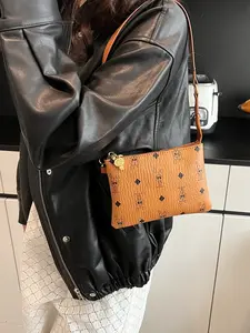 Handmade Strawberry Print Coin Purse, Durable Material, Handle Design, Ideal for Daily Use and Gift Recommendations, Handcrafted Bag