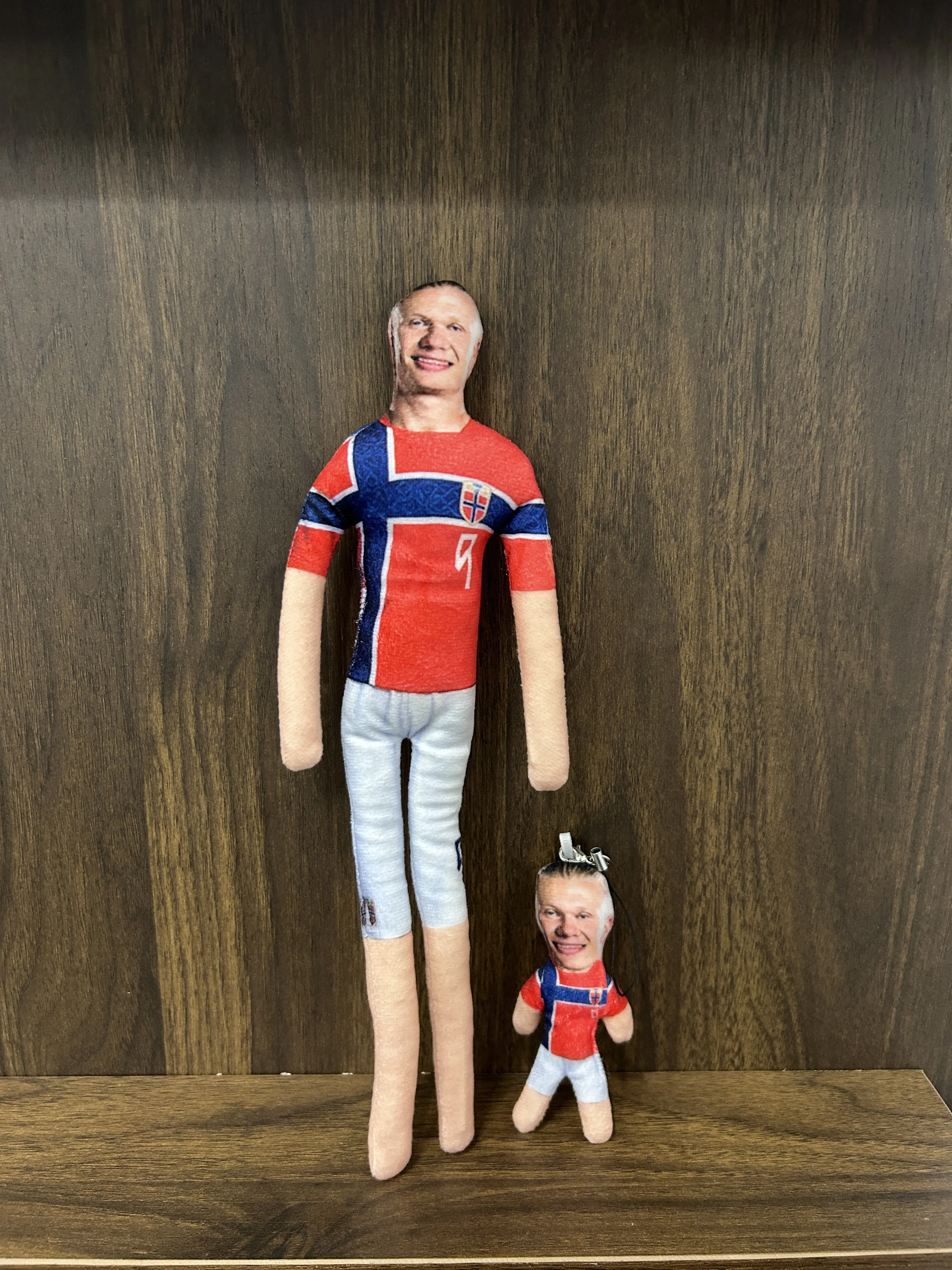 Soccer Player Plush Doll & Keychain Set, Poseable FootballFigure, Funny Party Favor, Cute Decor Gift for FamilyGatherings & Soccer Fans