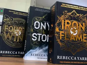 The Empyrean Series 3-Book Paperback Box Set by Rebecca Yarros (Fourth Wing, Iron Flame, Onyx Storm) – English Fantasy for Lovers with Dragons, Danger & Romance
