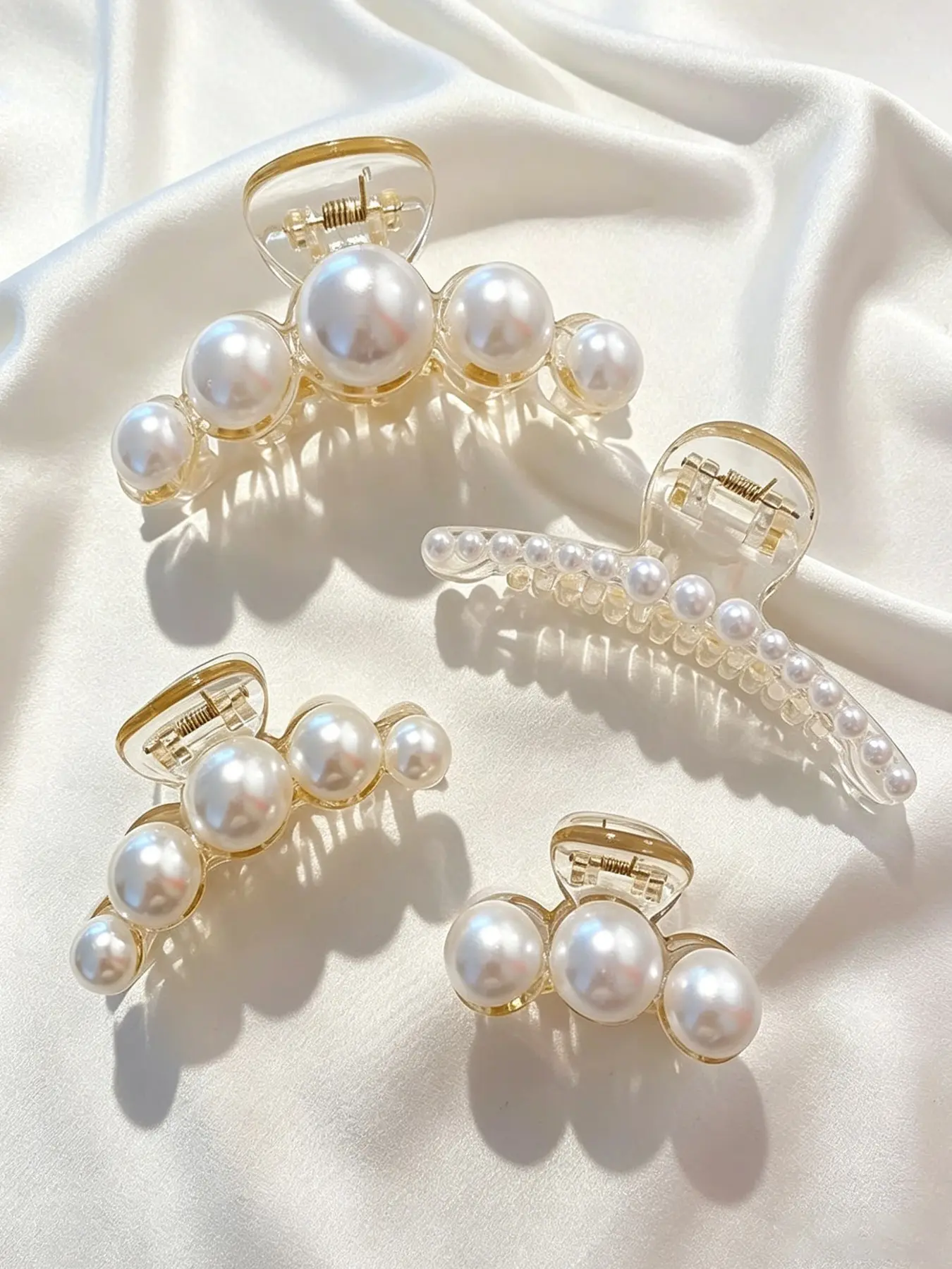 4pcs Pearl Hair Clips for Women Elegant and Luxurious Style Perfect for Daily hair pin Updos and Commute Hairstyles Soft and Chic Design Pearl Claw Clip Fashion Hair Accessories