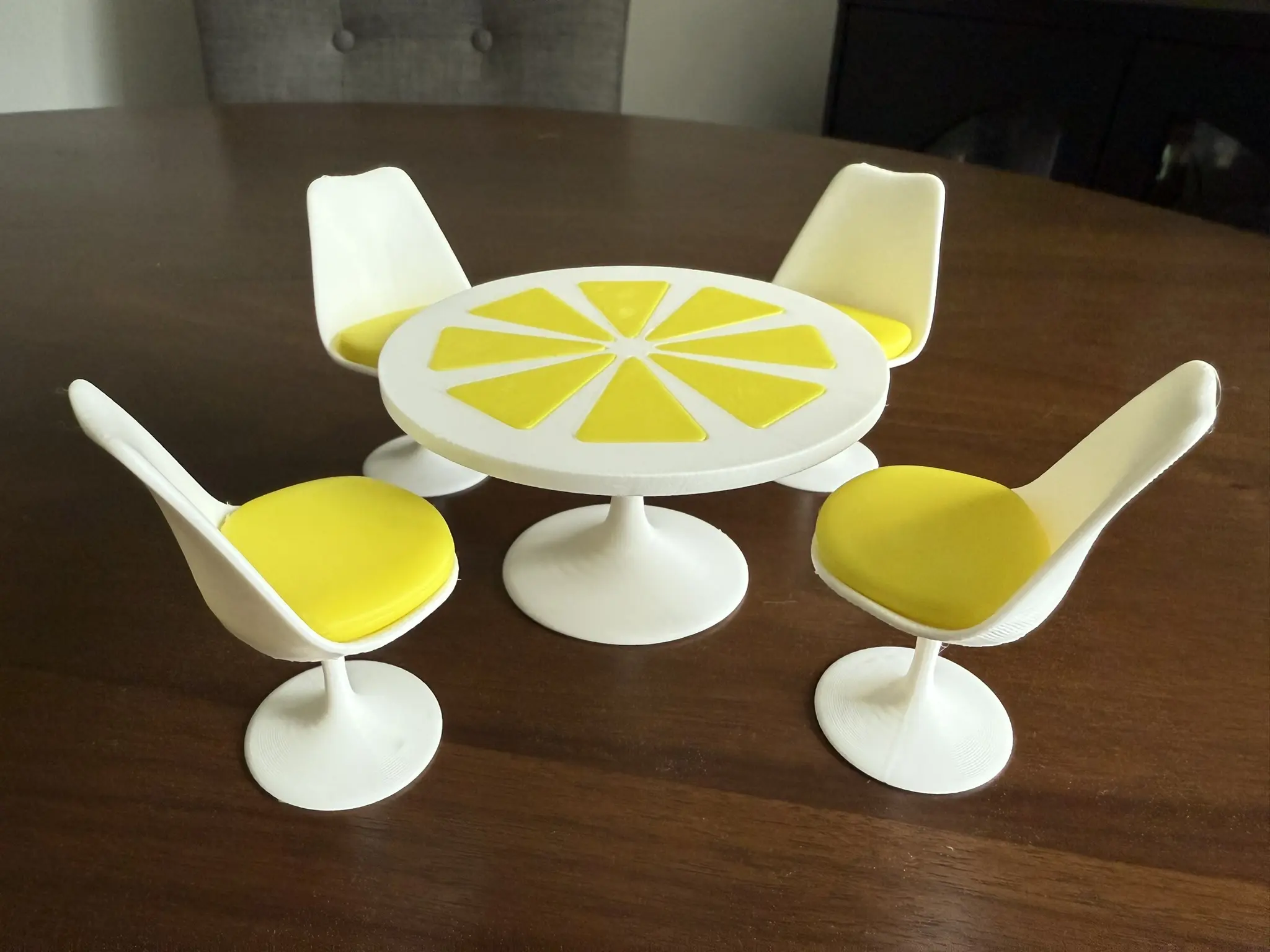 1:12 Scale Vintage Tulip Table and Chair Set 1:12 Scale Vintage Tulip Table and Chair Set
