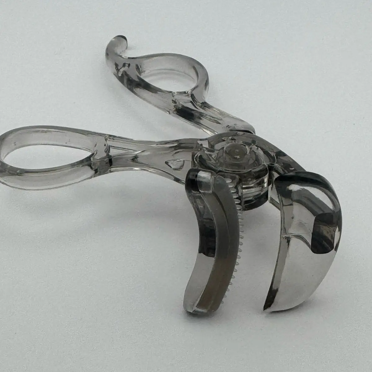 Comfort Curling Plastic Eyelash Curler - Lightweight and Durable Cosmetic Tool for Gentle, Defined Lashes, Easy to Clean
