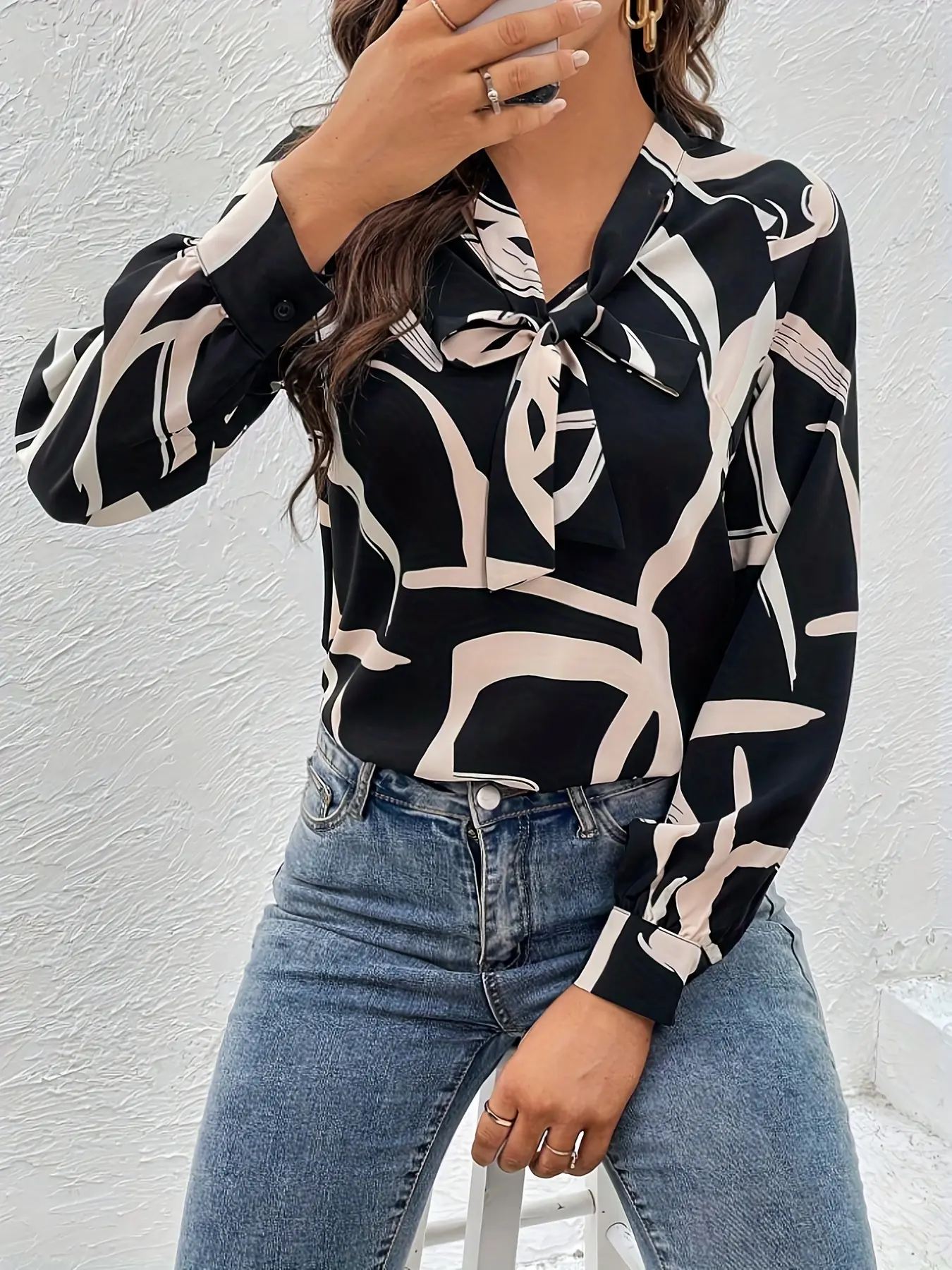 One women's multi-color geometric pattern printed Loose collared shirt Blouse Top with long sleeves, woven fabric, Oversized, suitable for both casual and professional wear, ideal for daily office outfits.