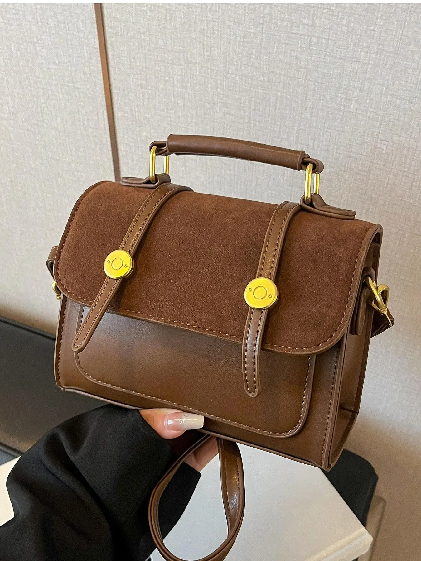 Matte texture underarm one-shoulder dumpling bag, fashionable and versatile one-shoulder crossbody bag, casual and trendy one-shoulder commuter bag, suitable for daily commuting, dating, shopping and other scenarios.