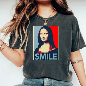 Mona Lisa Smile Posters and Art Prints T-Shirt