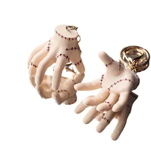 Halloween Gift Keychain, Horror Hand Shape Pendant, Spooky Accessory for Halloween Parties & Gifts, Unique Party Favor Idea