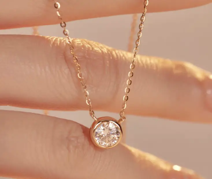 Minimalist Rose Gold Bezel-Set Eco-Diamond Artificial Gemstone Pendant Necklace, Jewelry Accessory