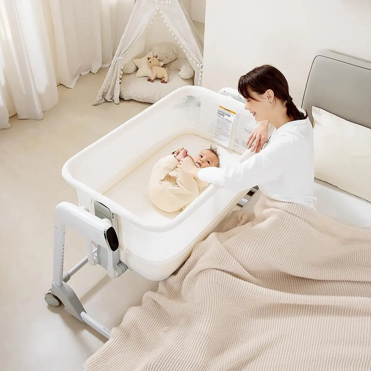 Maydolly Smart Baby Bassinet – 2-in-1 Bedside Crib & Playpen with Auto Rocking, White Noise, Mesh Sides & Mattress – Adjustable Sleeper for Newborns to 24 Months