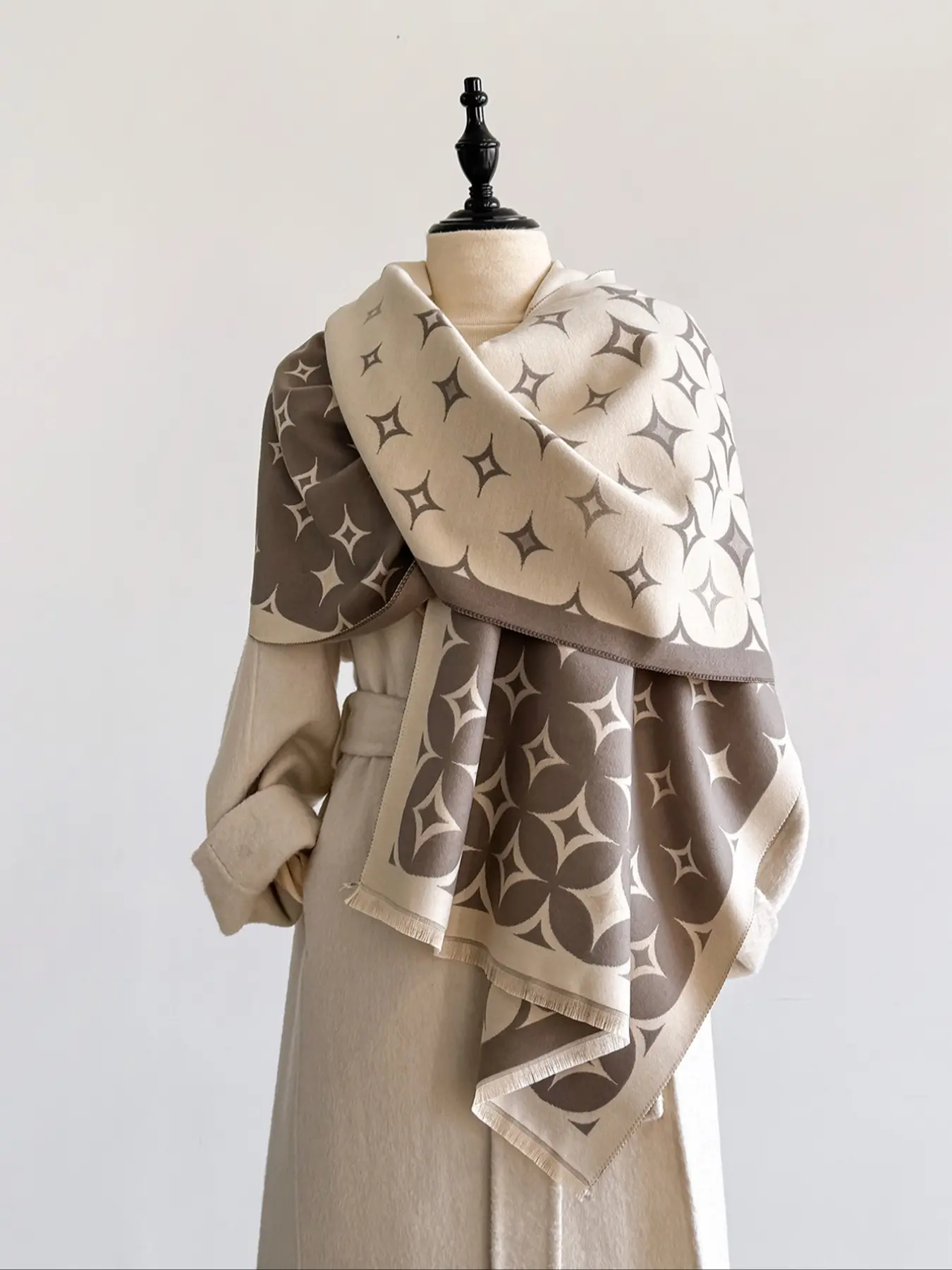 Women's Geometric Pattern Fringe Scarf, Soft Warm Woven Shawl for Fall & Winter, Elegant Fitted Fashion Accessory, Shawl Wrap