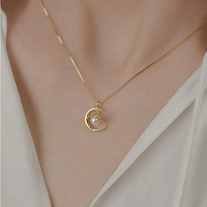 Niche Design Planet Saturn Necklace – Stylish Women’s Clavicle Chain Jewelry, Great Present for Her on Special Occasions