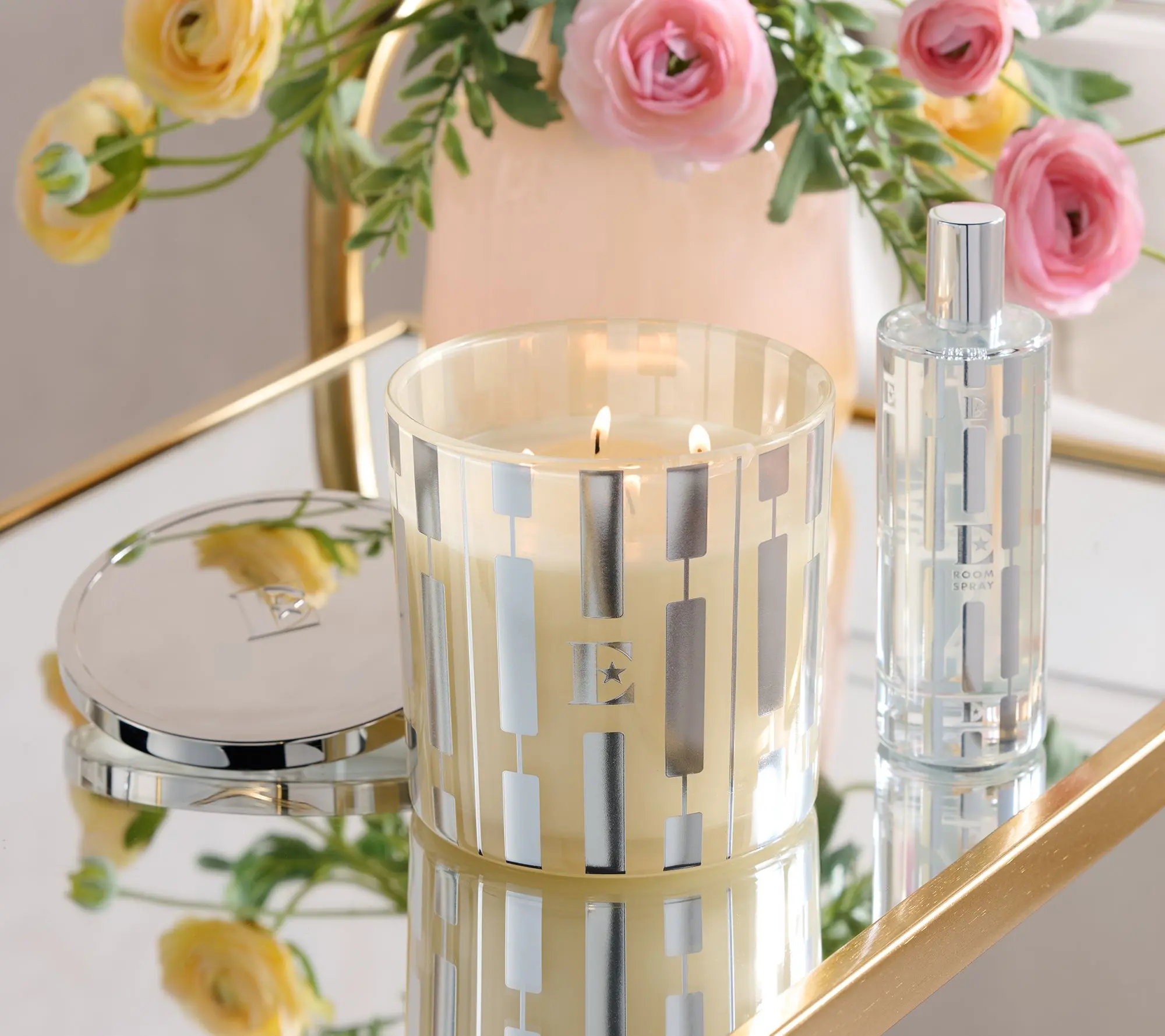 Elton John by Slatkin + Co. S/22oz Candle & 4oz Vanilla Carmel Gelato Elton John by Slatkin + Co. S/22oz Candle & 4oz Vanilla Carmel Gelato