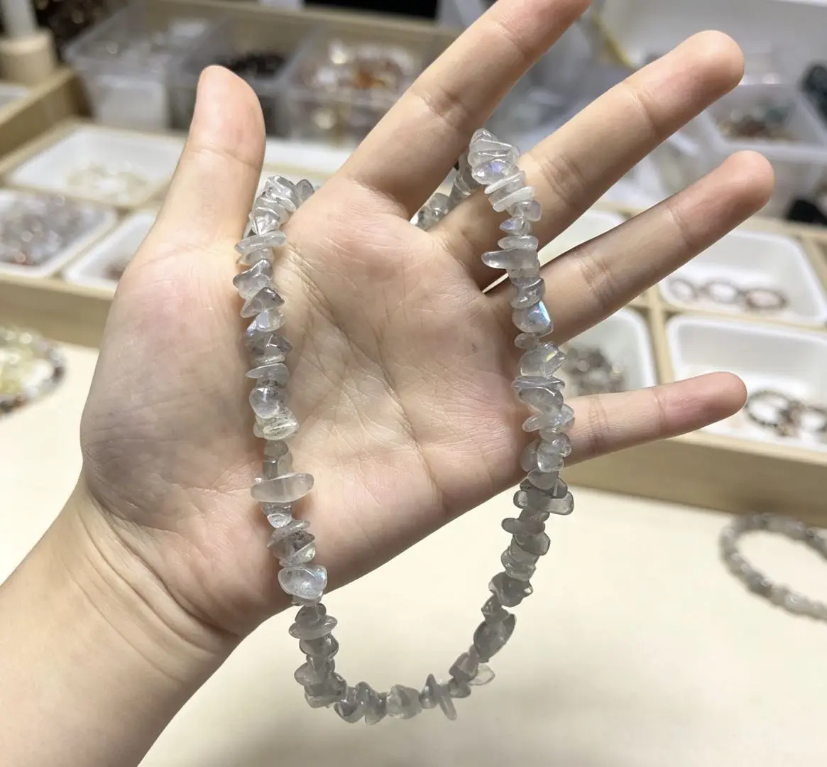 Vikki(19416)gc.Natural labradorite chip bracelet with subtle blue flash