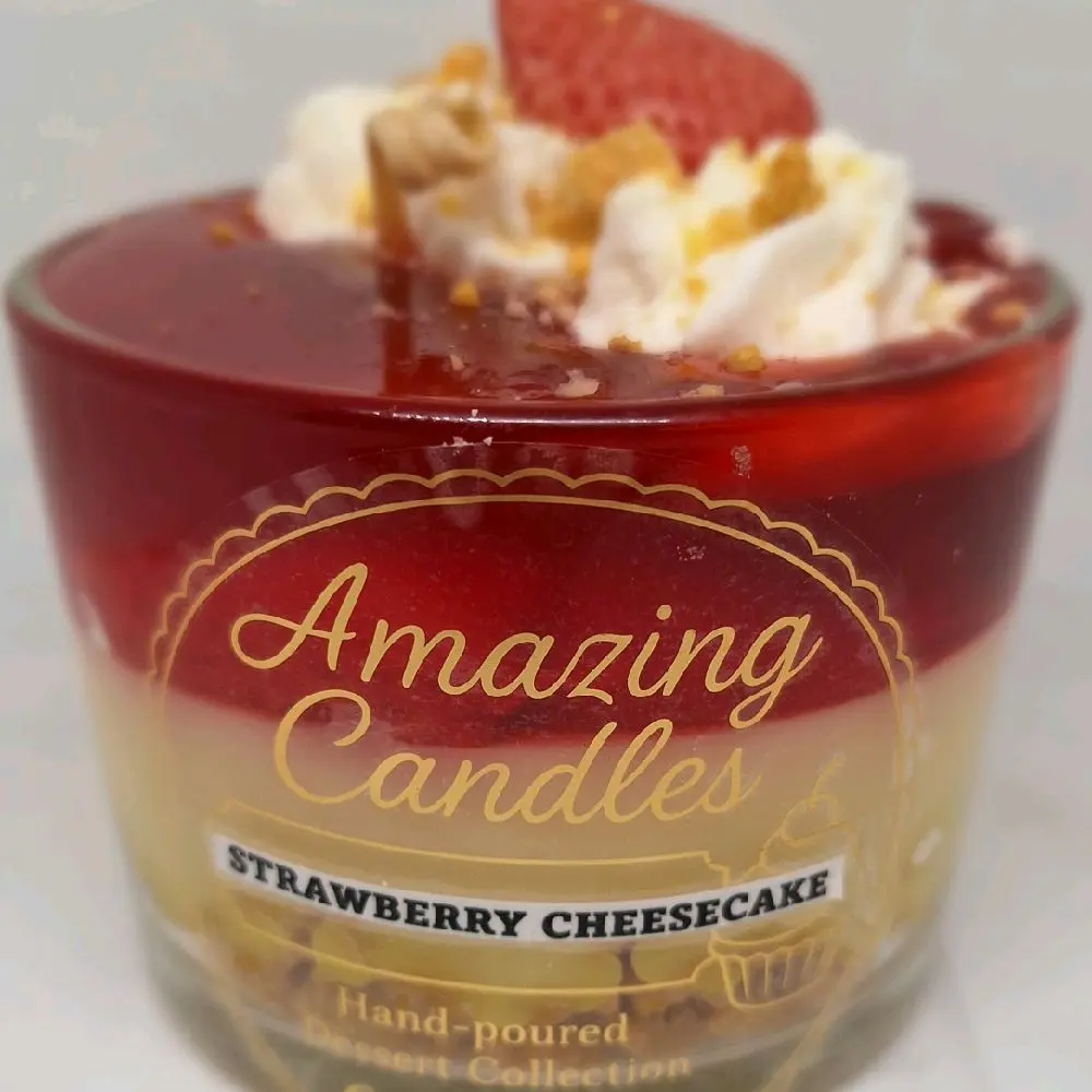 Hand-Poured Strawberry Cheesecake Dessert Candle with Whipped Cream & Crumbs, Home Decor for Cozy Rooms, Long-Lasting Aroma Scented Home Supply, Home Aromas