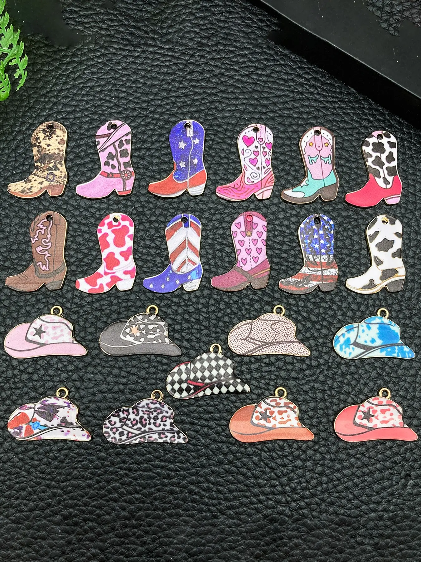 21pcs Mixed Enamel Western Cowboy Boots & Hat Charms, Pendants for DIY Jewelry Making, Keychains, Bag Charms, Earrings, Necklaces, Crafts, Decorative Charm, Handbag Charm Pendant