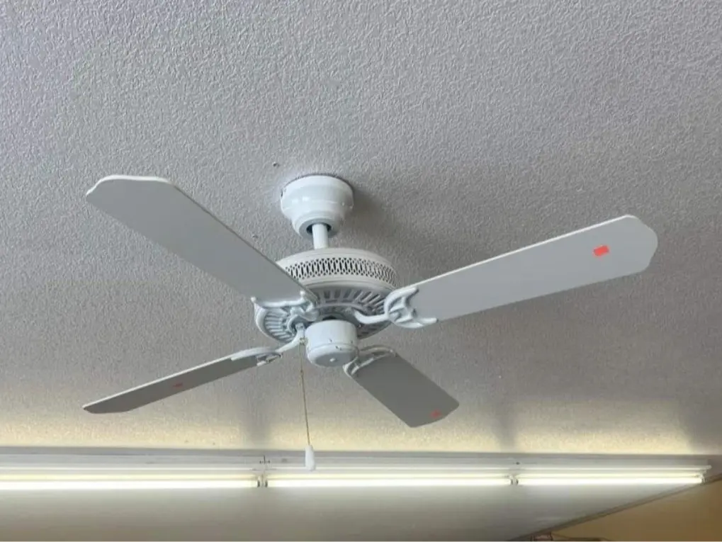 Seasons 42" Ceiling Fan White/Bleached Oak Reversible Blades