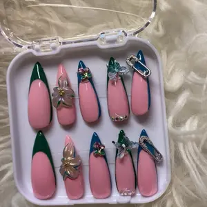 Stiletto Press-On Nails, Reusable Artificial Options for Women with Easy Application and Adhesive Tabs