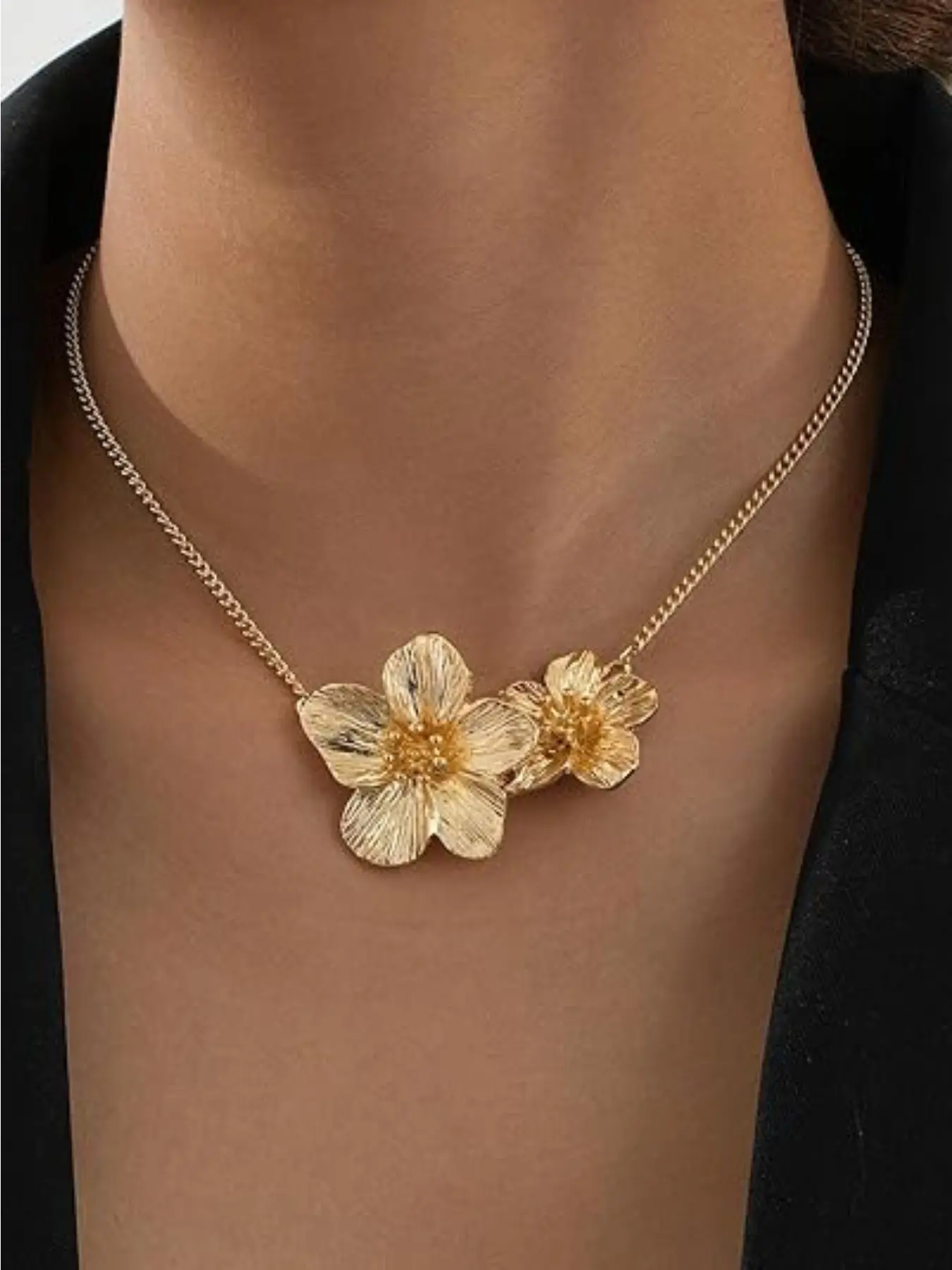New Fashion Lotus Flower Necklace, Metal Ruffled 3D Flower Pendant, Bold Style Thick Flower Necklace, Women's Charm Collar Chain Party Jewelry, Birthday Gift Jewelry, Chunky Necklace, Fashionable Jewelry Accessories