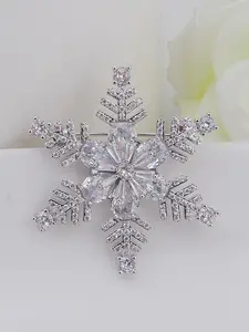 Zircon Christmas Snowflake Flower Brooch, Festive Holiday Accessory, Elegant Winter Jewelry, Perfect Gift for Friends and Family