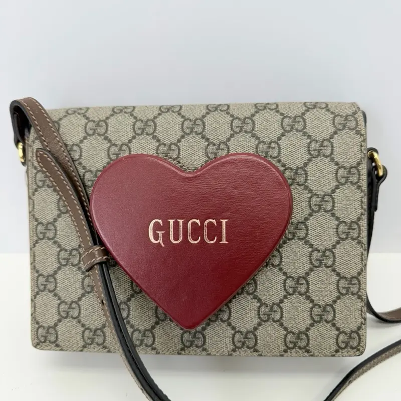 Pre-owned GUCCI Canvas Crossbody Bags Pre loved Heart Logo Crossbody #0010