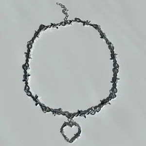 Silver-Tone Barbed Wire Heart Pendant Choker Necklace – Y2K Punk Gothic Statement Jewelry for Women