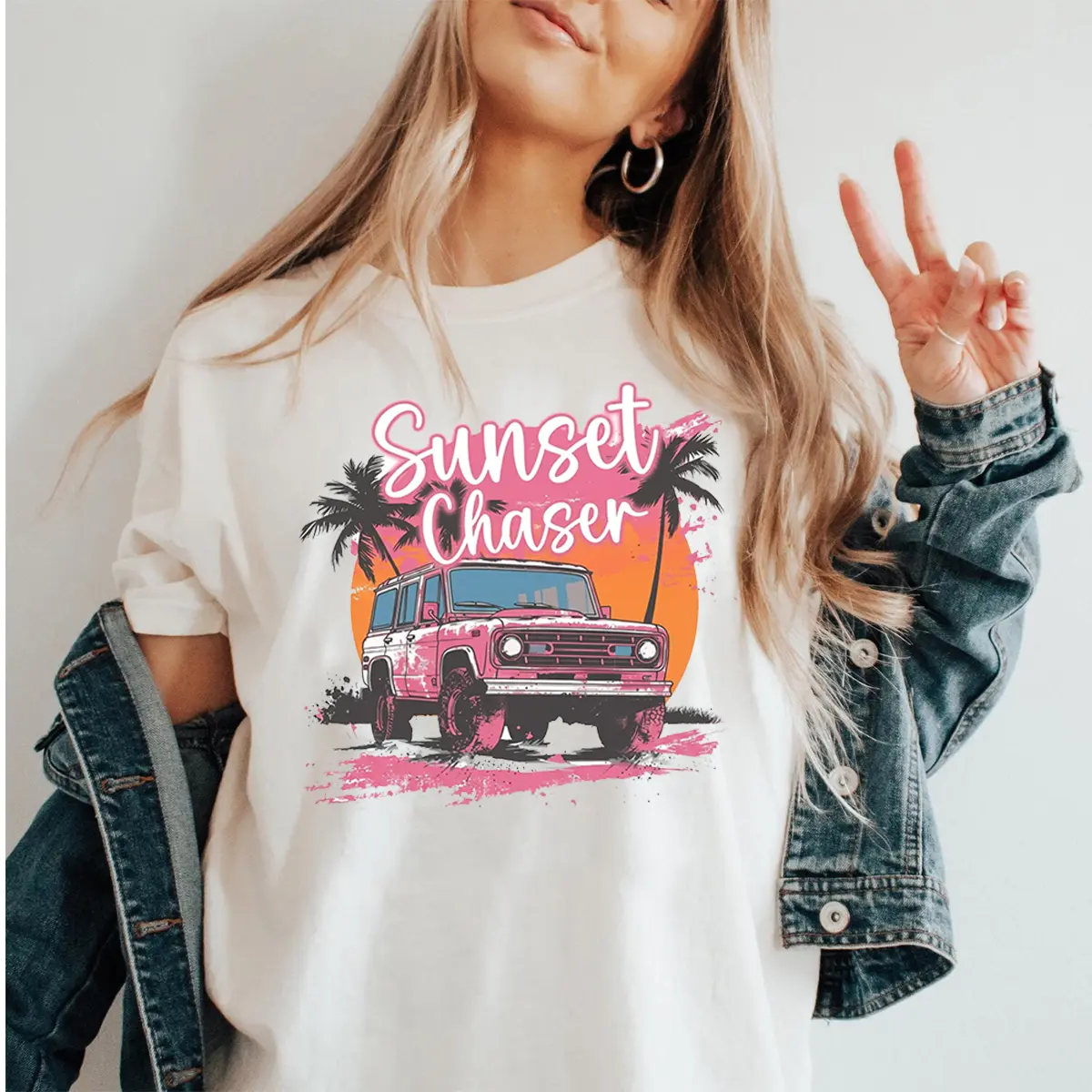 Retro Summer Beach Vibe Ford Bronco T-Shirt, Women's Vintage Ford Bronco Graphic T-Shirt,Tee with Palm Trees and Surfboard, Casual Short Sleeve Cotton Top, Aesthetic Adventure Outfit