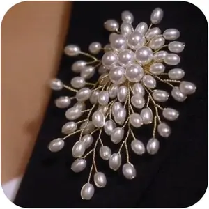 White Oval Pearl Flower Blooming Brooch Pin for Women, Statement Pearls Floral Brooches Pins Party Wedding Jewelry Gift Dress Accessories