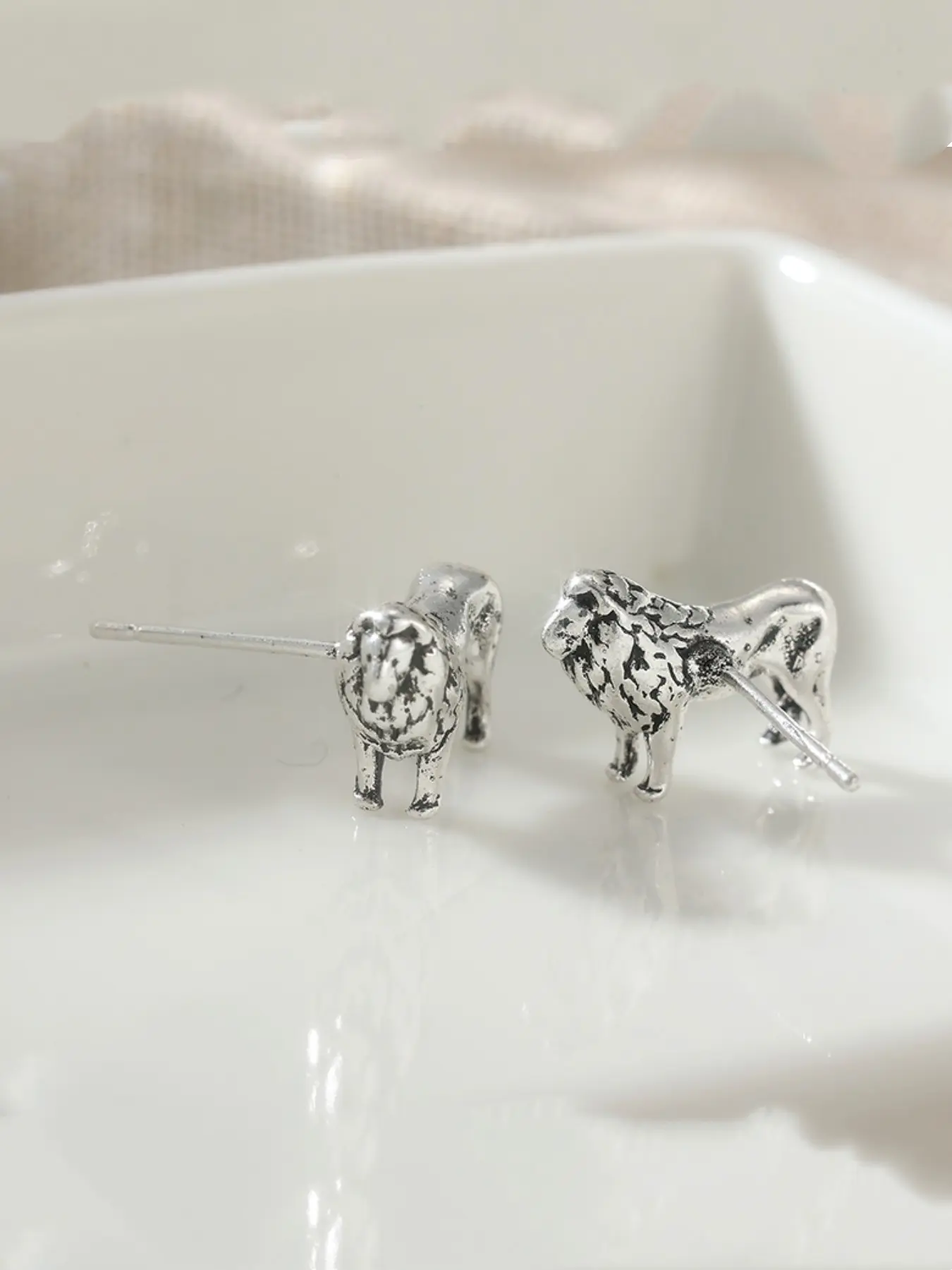 Simple Vintage Lion Pendant Earrings, Creative Handmade Jewelry for Women, Daily Wear, Perfect Surprise Gift, All Seasons