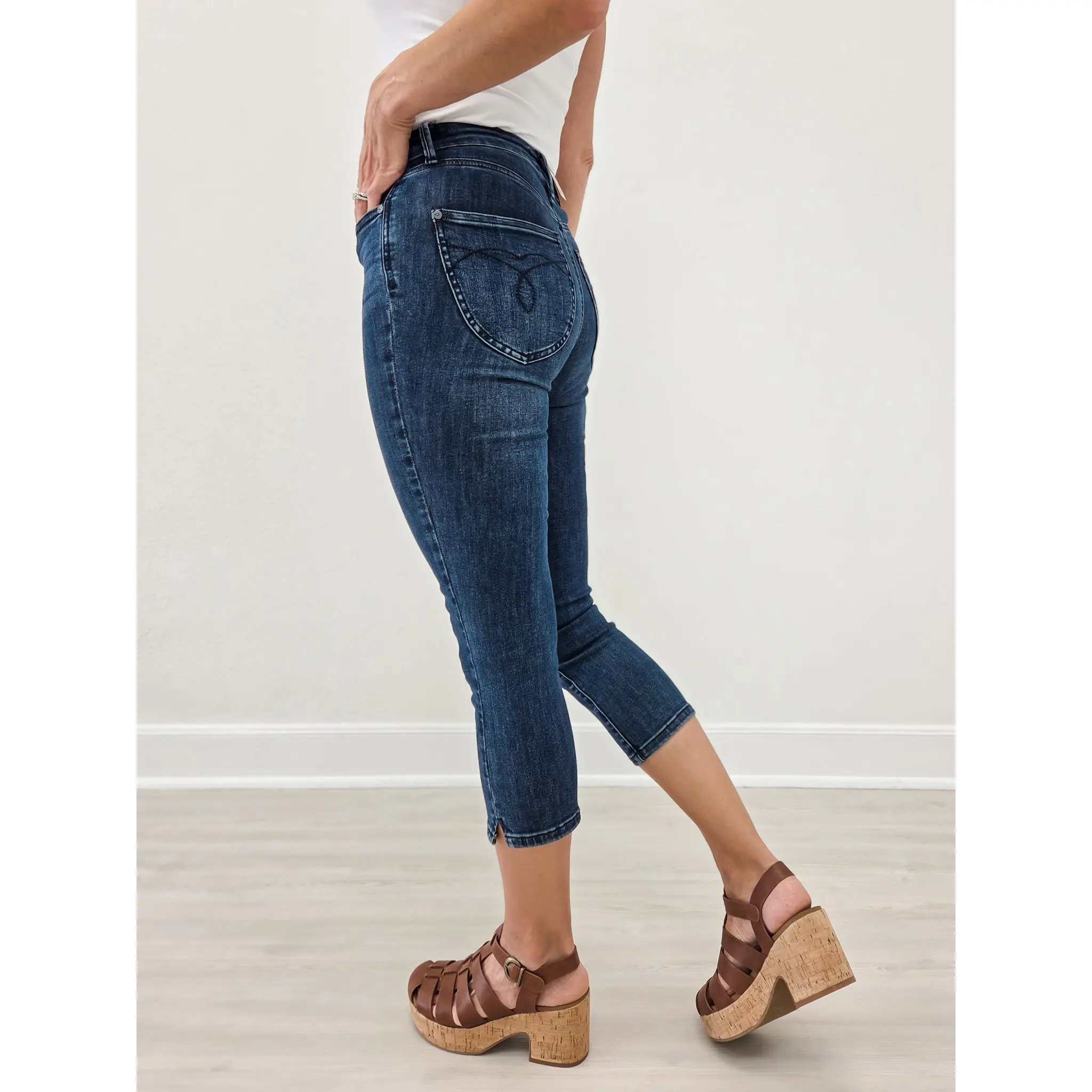 Judy Blue SUNSHINE CHASER Hi-Rise Capri with Shield Back Pockets