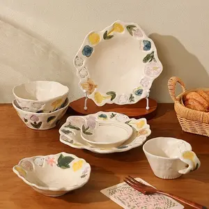 6/8-piece ceramic tableware set, with floral edges and irregular edges, includes condiment dishes, rice bowls, serving plates, and other utensils. Microwave safe and machine washable, Dinnerware Service Set
