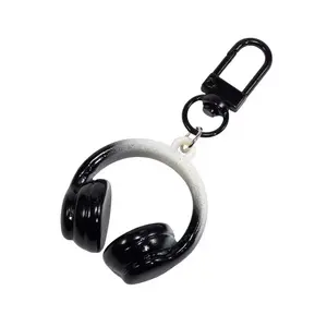 Stylish Earphone Pendant Bag Charm, Portable Purse Accessory, Perfect Gift for Friends, Fashionable Earbud Decoration, Wristlet Charms