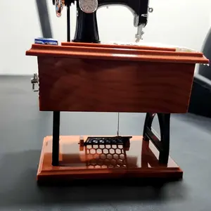 UFORU Vintage Mini Sewing Machine Shaped Plastic Music Box, Mother's Day Gift, Desktop Decorative Toy, Home Decor Item