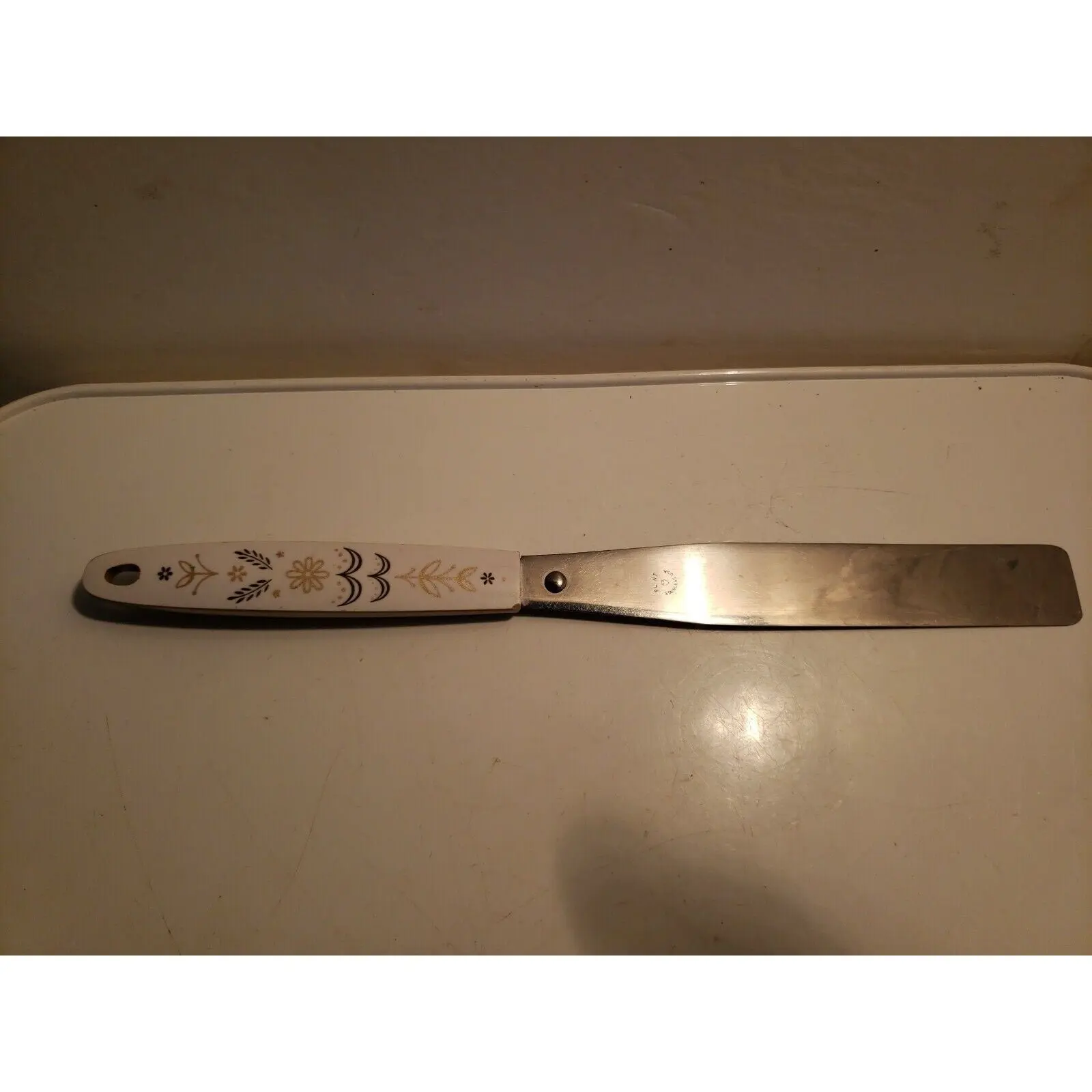 Vintage FLINT Arrowhead Stainless Cake/Frosting Knife - Wheaton Pattern Handle