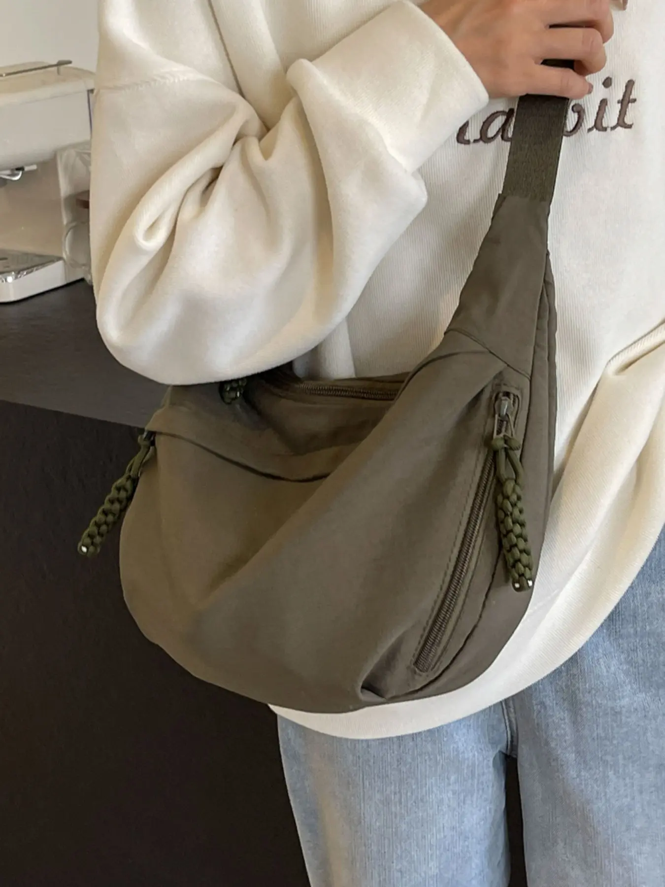 Practical, casual, versatile dumpling bag, Casual crossbody bags, retro, functional single shoulder crossbody bag with multiple zippered pockets, suitable for short trips and shopping in the mall, Casual Fashion Bag