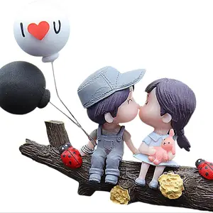 Universal Car Decorative Couple Kissing Statue, Cute Cartoon Couple Gift for Women Girls, Tree Branch, Car Ornament